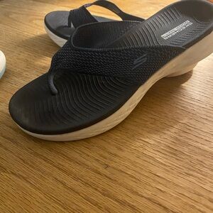 Skechers Women's Navy Sandals size 7